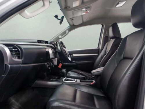 2021-toyota-hilux-revo-2-4-prerunner-entry-double-cab-1c0140-slide-thumbnail-5
