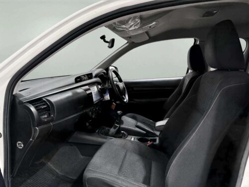 2022-toyota-hilux-revo-2-4-z-edition-entry-smart-cab-1p3019-slide-thumbnail-7
