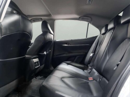2020-toyota-camry-2-5-hybrid-1p3046-slide-thumbnail-8