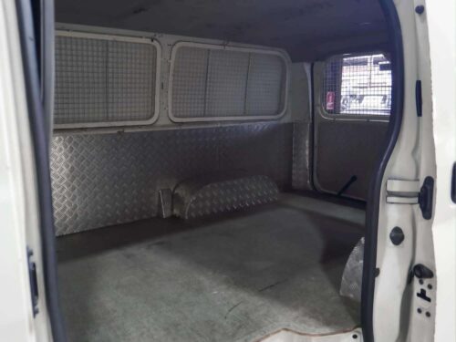 2019-toyota-hiace-2-8-eco-1p3036-slide-thumbnail-8