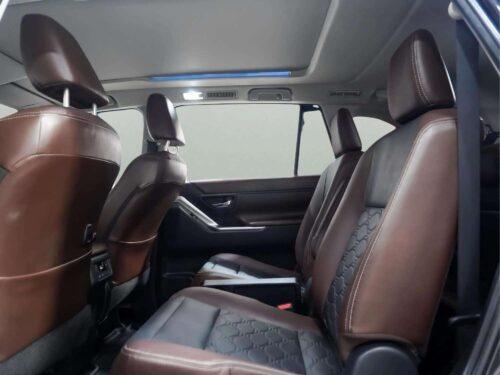 2024-toyota-innova-2-0-zenix-hev-premium-1p3027v-slide-thumbnail-6