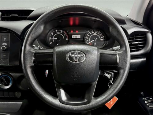 2022-toyota-hilux-revo-2-4-z-edition-entry-smart-cab-1p3019-slide-thumbnail-9