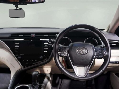 2021-toyota-camry-2-5-hybrid-premium-1d0140-slide-thumbnail-9