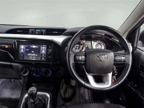 2022-toyota-hilux-revo-2-4-z-edition-mid-smart-cab-1p3026-slide-thumbnail-10