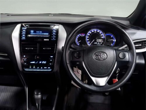 2018-toyota-yaris-1-2-e-1c0148-slide-thumbnail-9