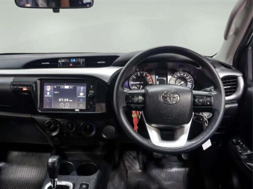 2021-toyota-hilux-revo-2-4-prerunner-entry-smart-cab-1c0143-slide-thumbnail-9