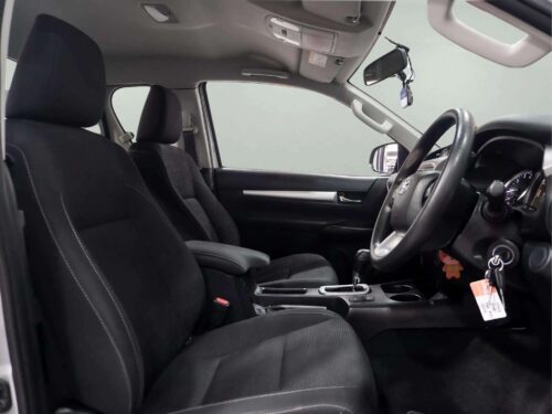 2021-toyota-hilux-revo-2-4-prerunner-entry-smart-cab-1c0141-slide-thumbnail-10