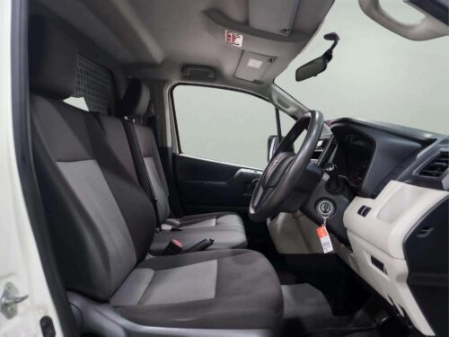 2019-toyota-hiace-2-8-eco-1p3036-slide-thumbnail-10