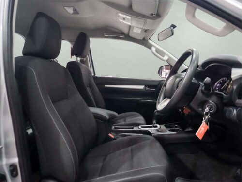 2021-toyota-hilux-revo-2-4-prerunner-entry-smart-cab-1c0143-slide-thumbnail-10
