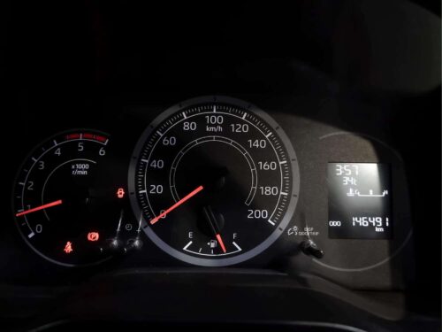 2019-toyota-hiace-2-8-eco-1p3036-slide-thumbnail-11