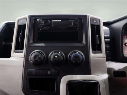 2019-toyota-hiace-2-8-eco-1p3036-slide-thumbnail-12