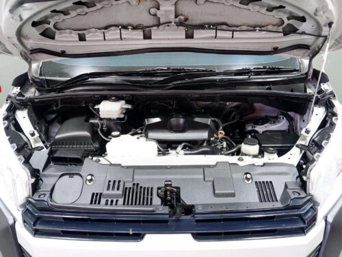 2019-toyota-hiace-2-8-eco-1p3036-slide-thumbnail-17