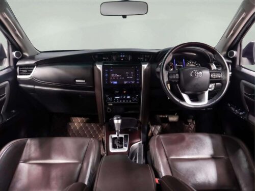 2020-toyota-fortuner-2-4-v-1p3056-slide-thumbnail-6