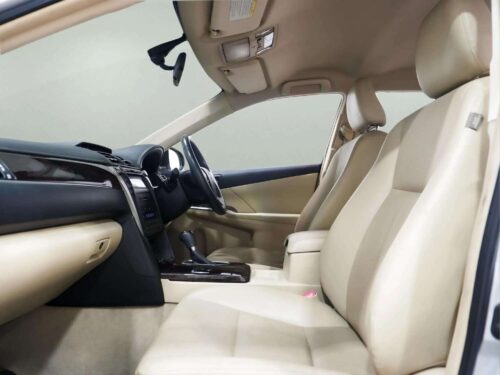 2016-toyota-camry-2-0-g-1p3054-slide-thumbnail-6