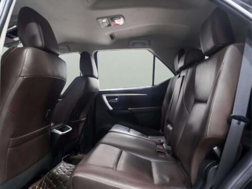 2020-toyota-fortuner-2-4-v-1p3056-slide-thumbnail-8