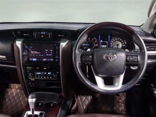 2020-toyota-fortuner-2-4-v-1p3056-slide-thumbnail-9
