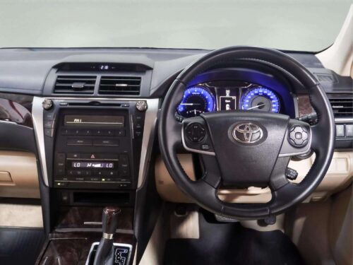 2016-toyota-camry-2-0-g-1p3054-slide-thumbnail-8