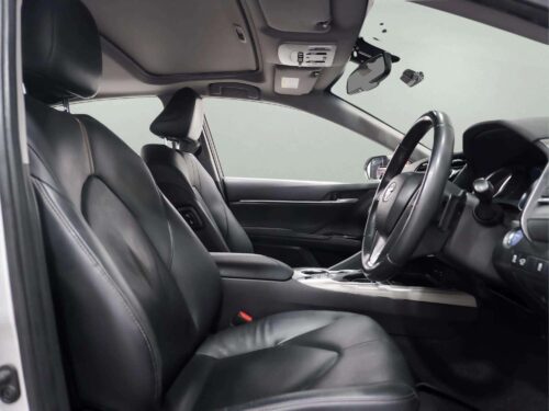 2021-toyota-camry-2-5-hybrid-1t0094-slide-thumbnail-10