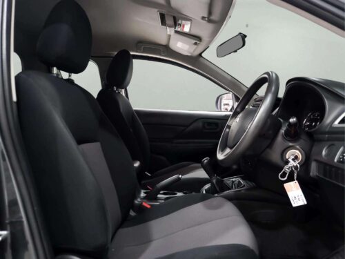 2022-mitsubishi-triton-2-5-glx-mega-cab-1t0093v-slide-thumbnail-10