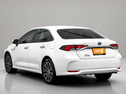 2022-toyota-corolla-altis-1-8-hybrid-premium-1a0128-slide-thumbnail-3