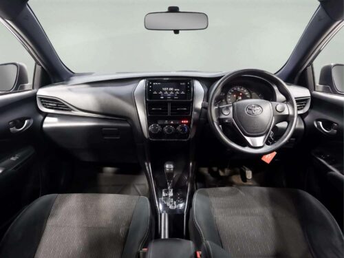 2025-toyota-yaris-1-2-sport-1p3065-slide-thumbnail-6