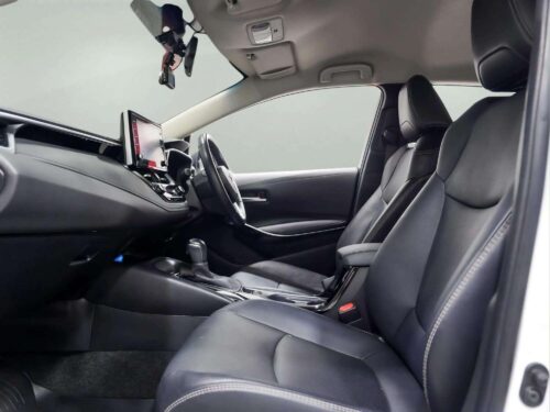 2022-toyota-corolla-altis-1-8-hybrid-premium-1a0128-slide-thumbnail-7